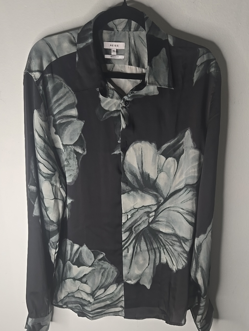 Reiss Men's Black Floral Button-Up Shirt